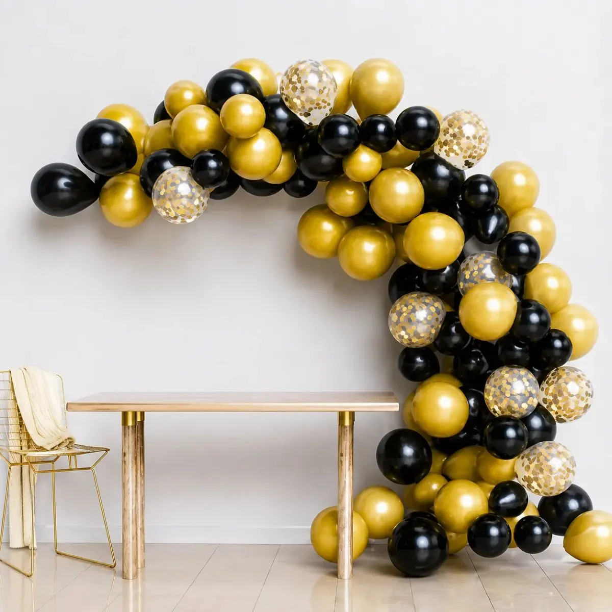 Arco de globos orgánico negro y confeti 100pcs